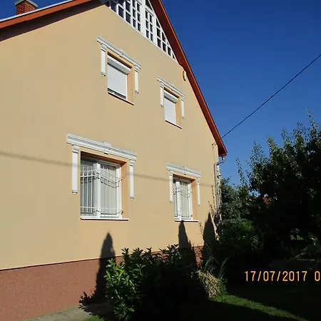 Holiday home Csodakert Haza Lesencetomaj